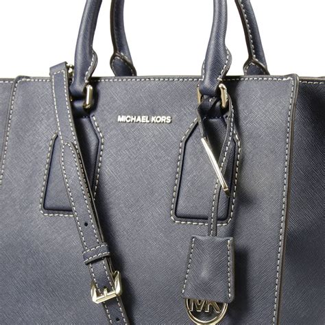 michael kors bolso azul|Michael Kors bolso negro.